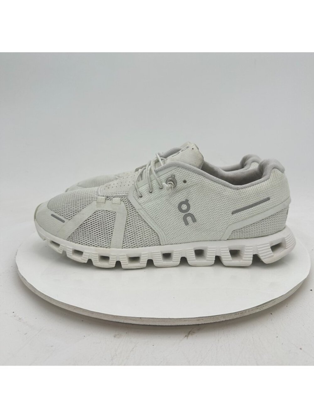 On Cloud 5 Swiss Engineering Women Size 9 59-98774 Light Grey Running Shoes